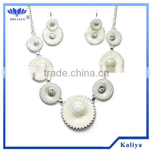 2014Faceted Crystal Gray Pearl Bib Necklace Earring Set Vners