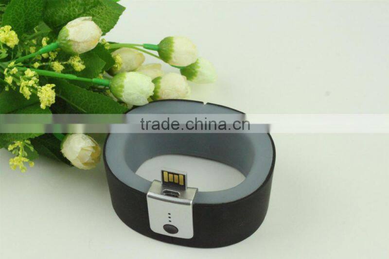 Moveable phone charger with 8G memory 2in1 charger