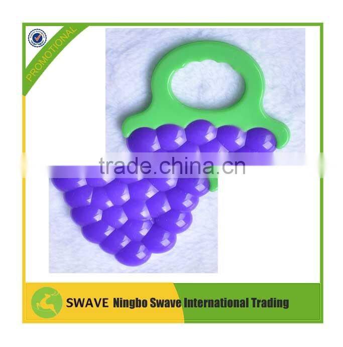 2016 China manufacture infant safe baby teether toy grape fresh fruit teether for kids P76590