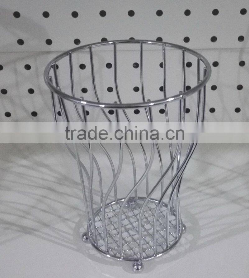 Steel constraction kitchen utensil holder