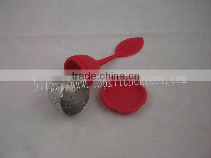 Stainless steel tea strainer with silicone handle
