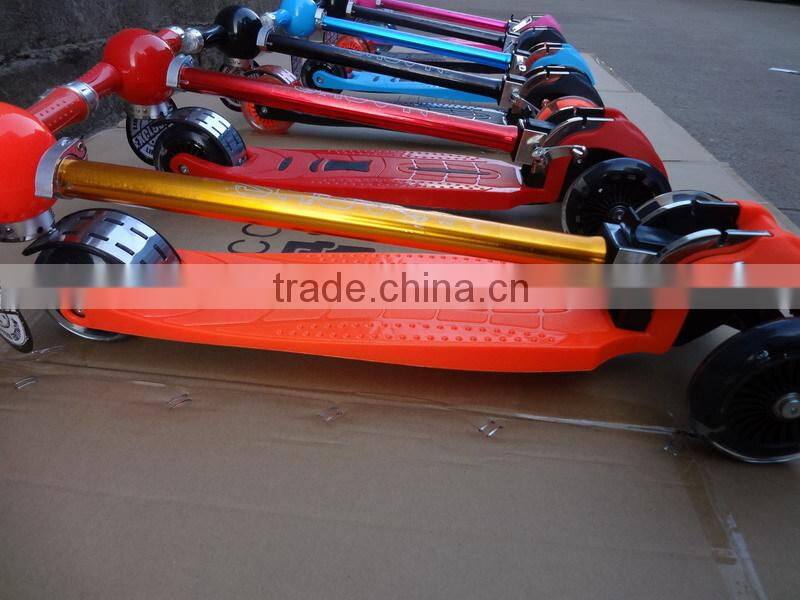 2015 new design mini kick scooters with MP3 and flash handle bar With MP3 mini kick scooters/dual pedal scooter/kick scooters