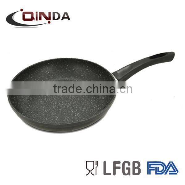 Heat resistant stone coating forged frypan with bakelite handle QD-FA041