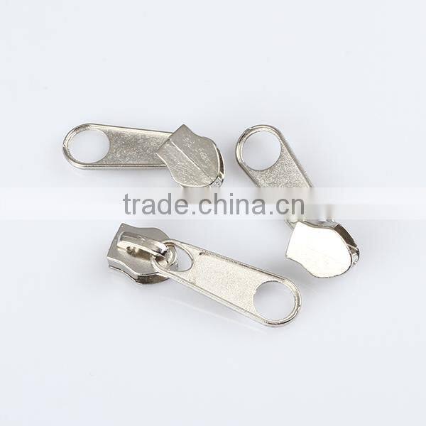 Magnet and lead free double puller non lock slider