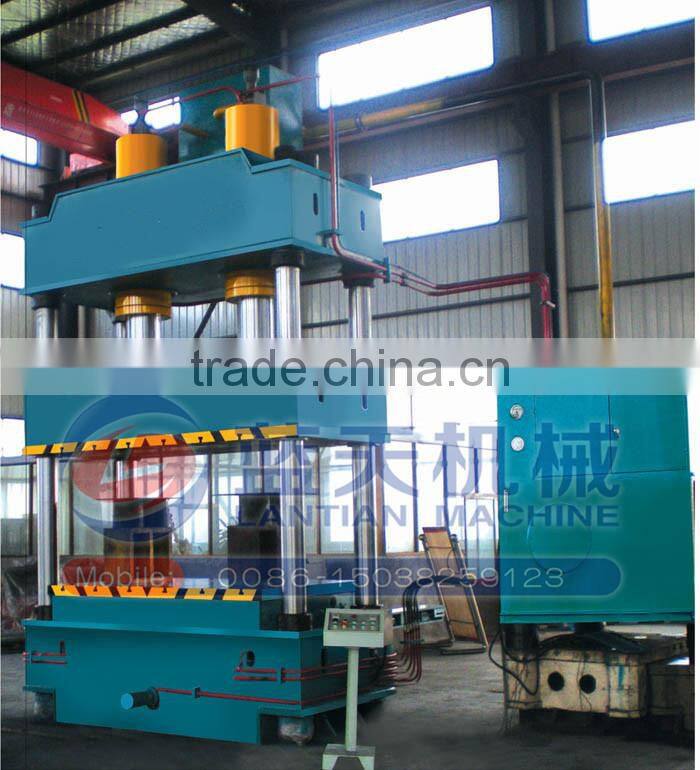 Horizontal hydraulic sponge iron block making machine
