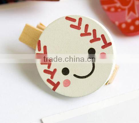 China hot selling new products pegs graphic design clips wooden clothespins decorative wood wall bracket