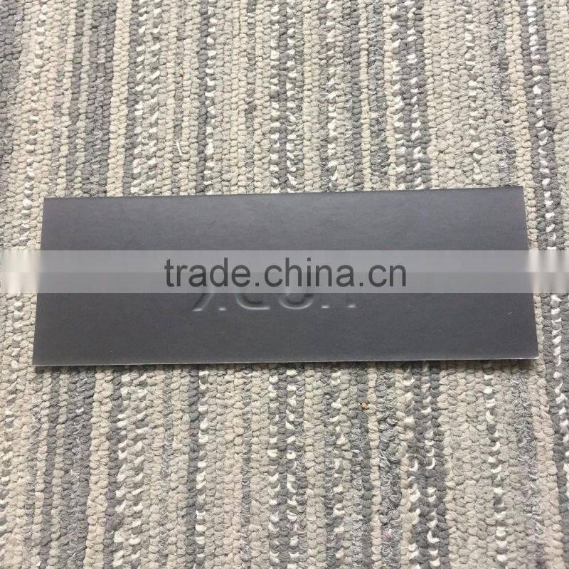 2017 Customized logo hot stamping paper hang tags with embossed technology