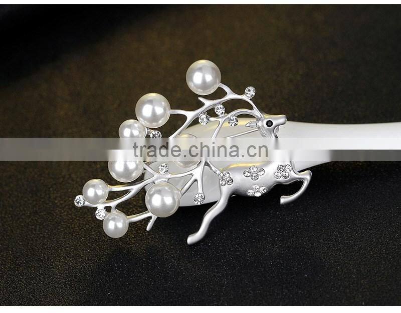 Christmas Pearl Crystal Pin Brooch Reindeer Stag Buck Deer Costume Jewelry Silver/Gold Tone