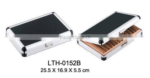 Travel cigar case aluminum cigar case inside with Mahogany wood Cigar Humidor