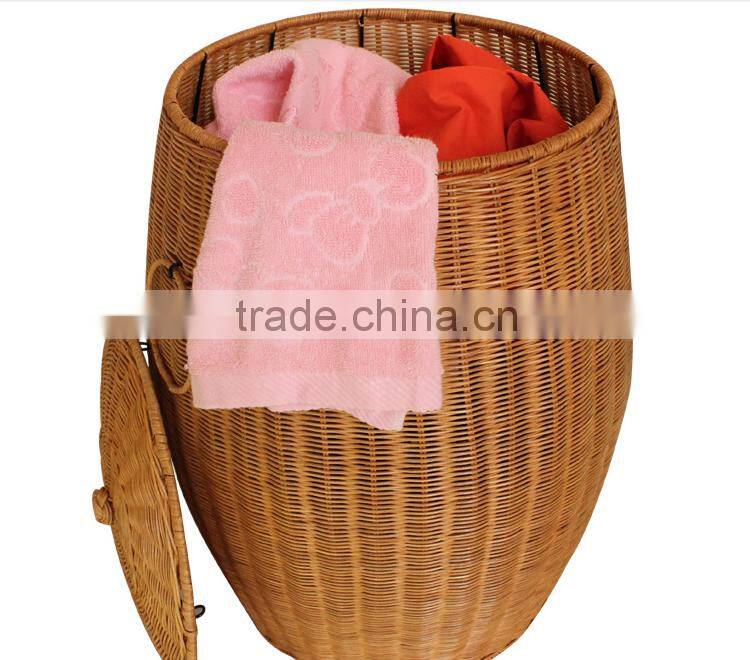 Cane laundry basket with lid