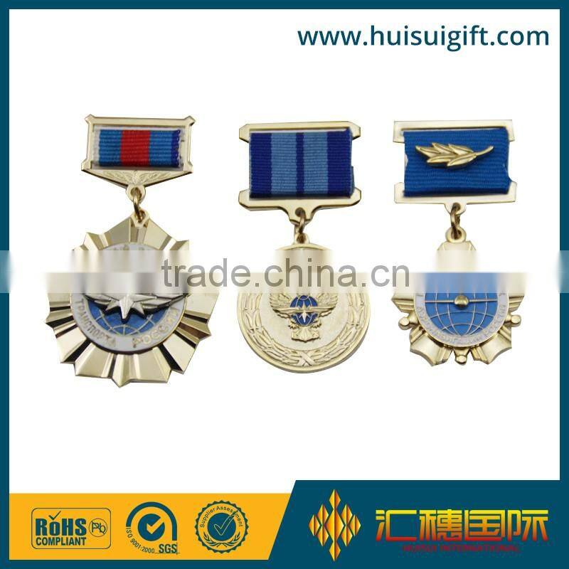 wholesale promotional fashionable club metal pin badge with glitter