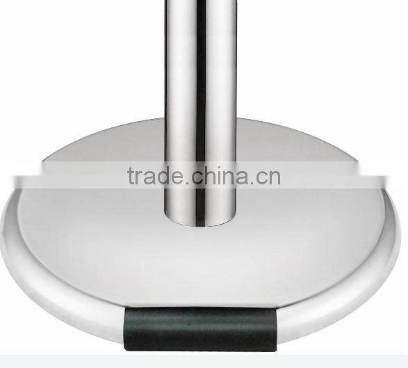 Traffic and road control crowd barrier