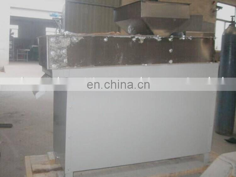 Dry way peanut skin peeling machine / peanut peeler machine for roasted peanut