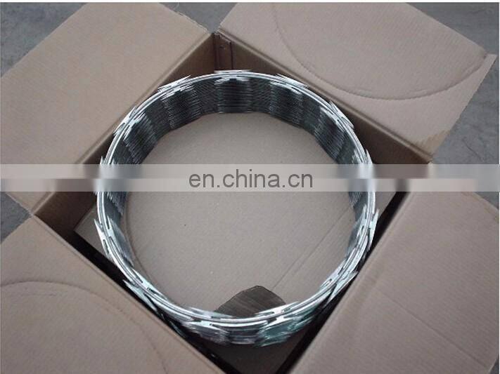 Concertina Barbed Weight Per Meter Uganda Hot Dipped Clips Razor Wire