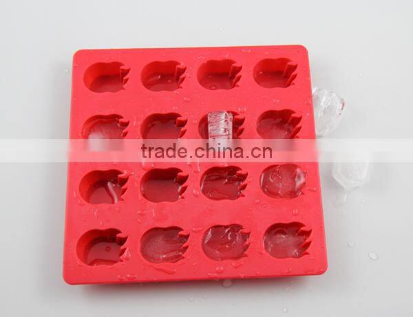 double wall plastic tumbler with ice cube