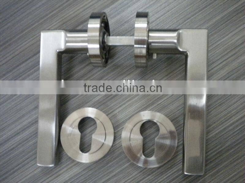 Zinc alloy door handle on roseslever handle one rosemortise zinc door handle