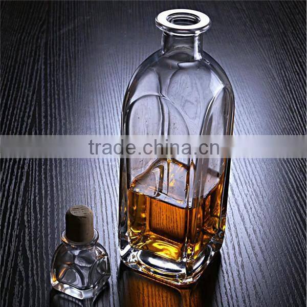 2016 Special design new style high quality glass bottles for liquor wholesale