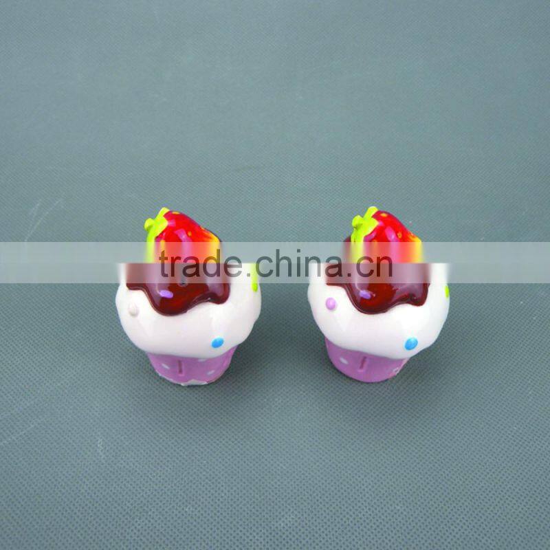 Custom made Ceramic Ice Cream and Cake Shaped Salt & Pepper Shakers Set