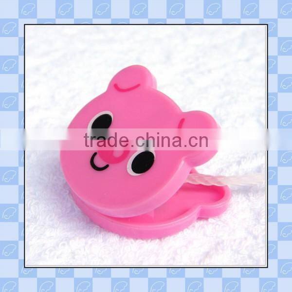 customized hot sell cheap high quality round plastic hanger with samll bear shape lips manufacturer in shenzhen