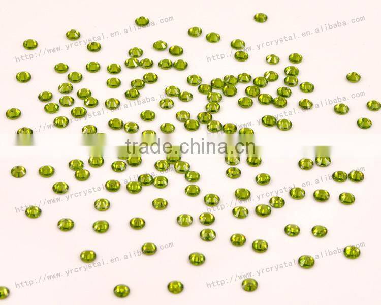 Round shape peridot color with silver foiling crystal flat back hot fix