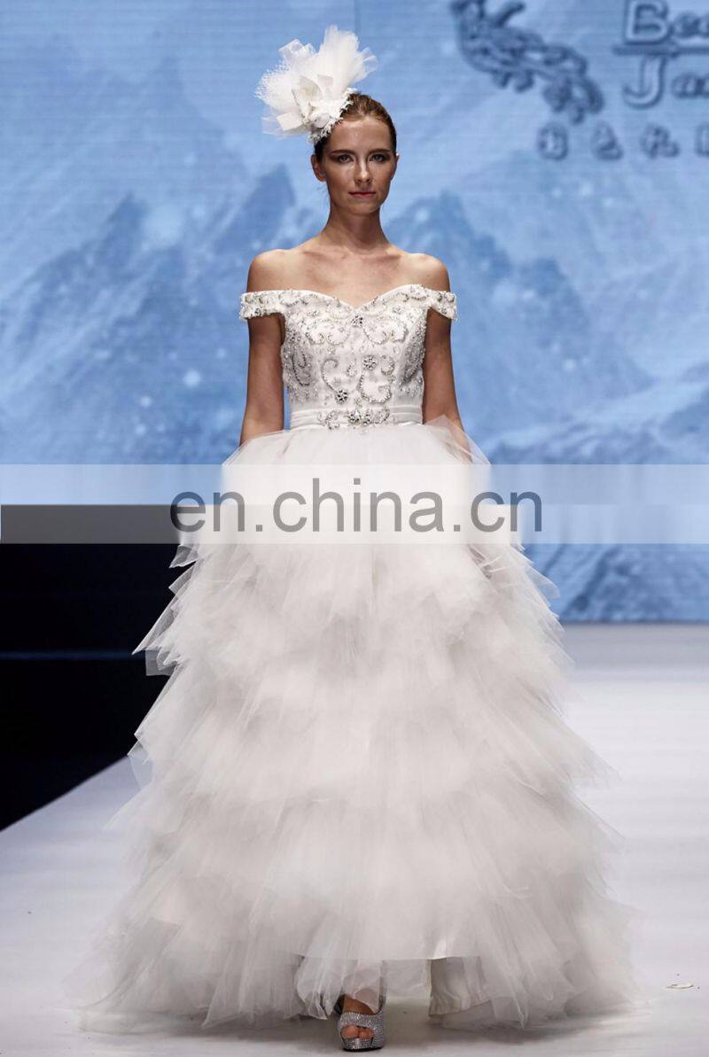 2017 P0032 White color strapless net fabric beaded grace wedding dresses P0017