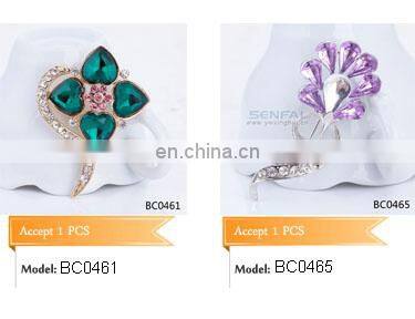 Wedding invitations Fashion music guitar brooch alloy crystal guitar lapel pins