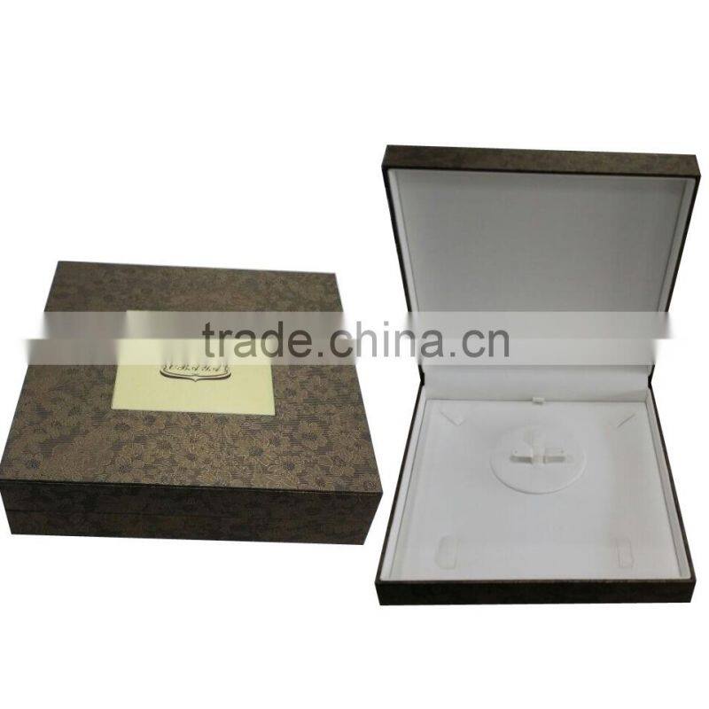 oblong plastic hinge necklace box