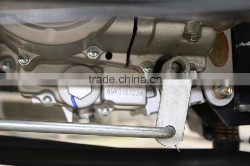 Carport semi-closed motor tricycle