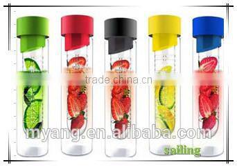 BPA FREE fruit infuser 700ml Tritan Cheap Infusion Water Bottles,food grade plastic sports bottle, fruit juicer bottle