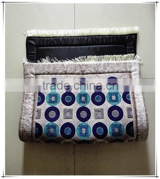 High quality jacquard muslim prayer mat with foam backing and zipper
