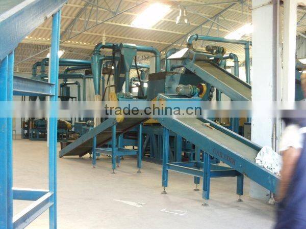 Tire recycling machine
