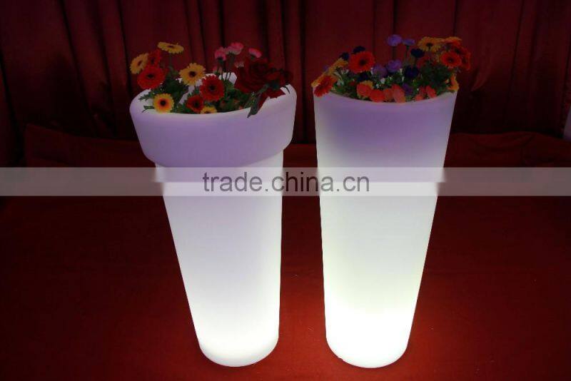 Transparent plastic ice bucket Used for cooling wine