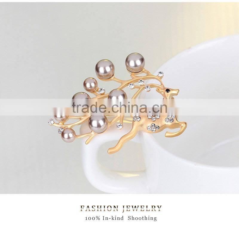 Christmas Pearl Crystal Pin Brooch Reindeer Stag Buck Deer Costume Jewelry Silver/Gold Tone