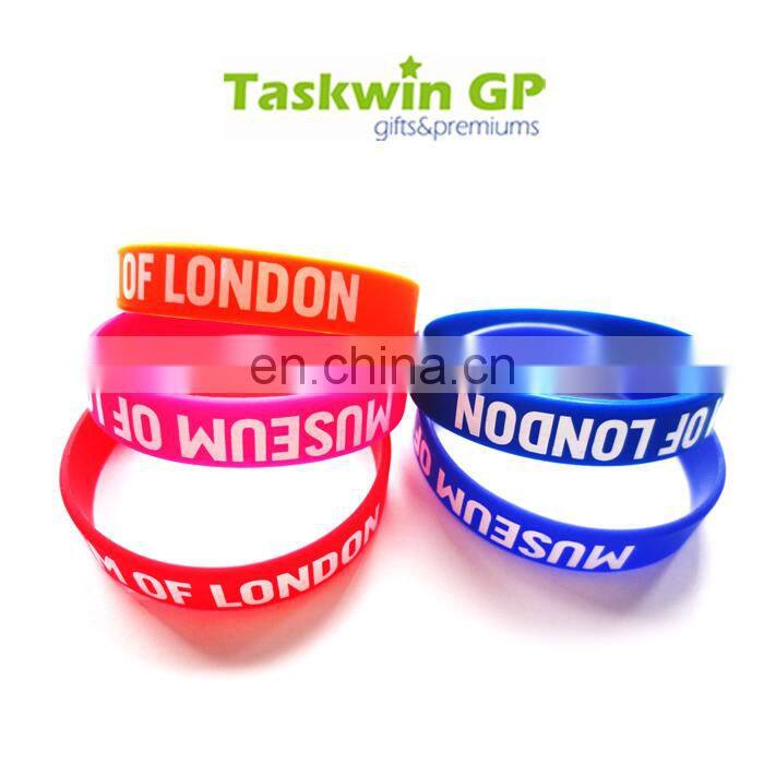 Debossed your logo silicone band, Fashional silicone hand band at wholesale price
