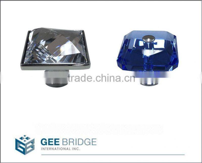 0841010 Solid Brass Triangle Crystal Cabinet Drawer Door Knob