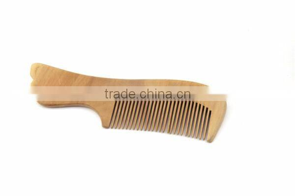 Handle with wooden beard hair comb
