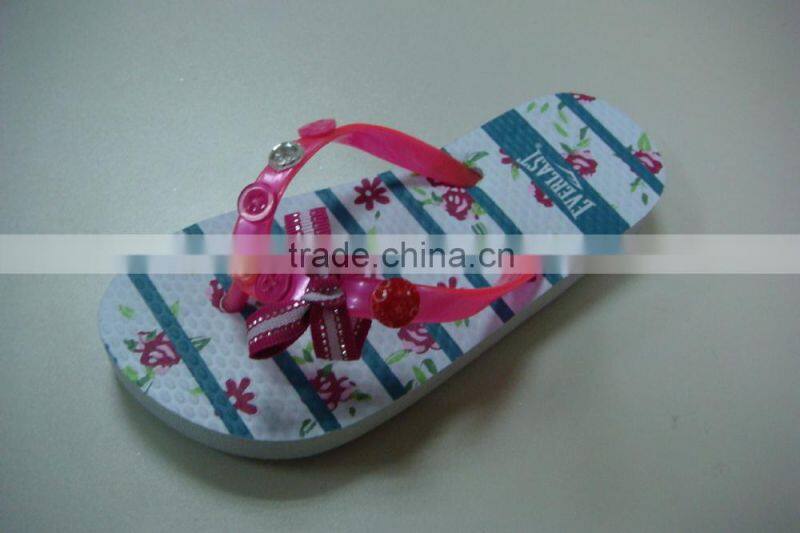 latest cute girl rubber beach flip flop with gliter printing strap