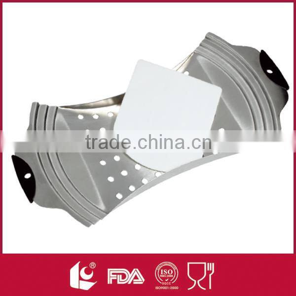 High quality stainless steel Spaetzle Maker for Pot 24-28cm w/ Scraper