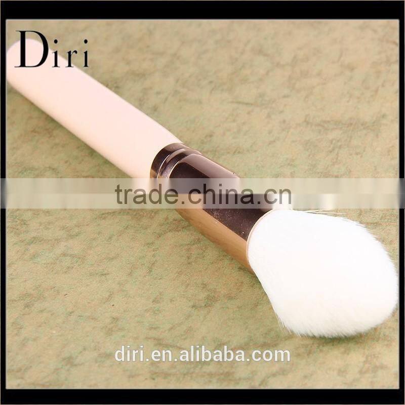 Flame shape wooden handle synthetic hair concealer brush