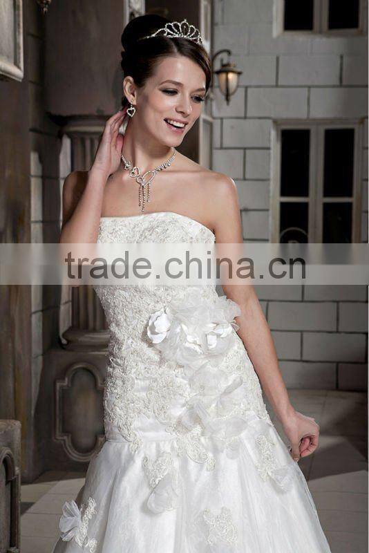 Latest Soft Lace Strapless A-line Full Beaded Hand-made Flower Wedding Dress xyy03-086