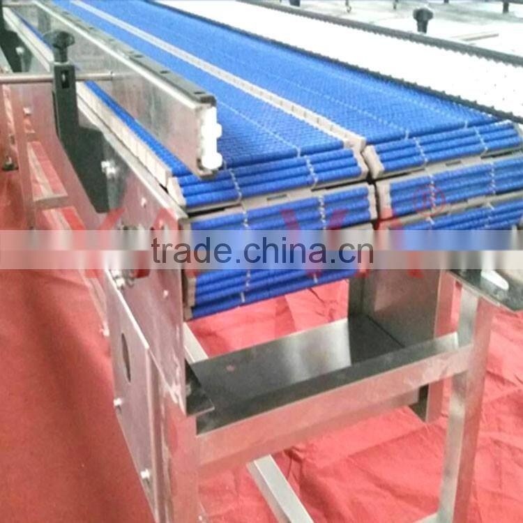 Roller top chain conveyor for pack of bottles