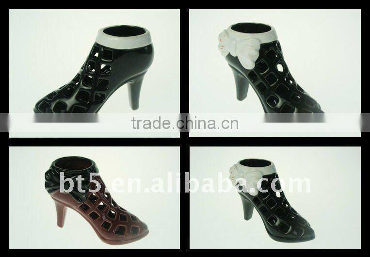 Ceramic high-heel shoe for decoration