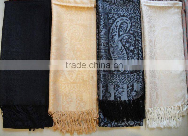 Wholesale factory classic rayon jacquard paisley floral latest shawl for women