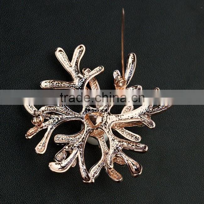 Gold-plated natural pearl snowflakes antlers shawl brooch buckle