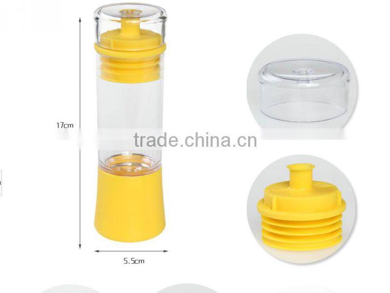 hightwo-way using high quality vinegar bottles soy sauce plastic bottle ,kitchen oil bottle ,Grill brush