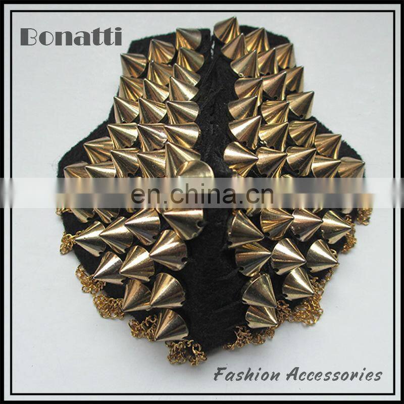 Fashionable black mesh lace collar motif