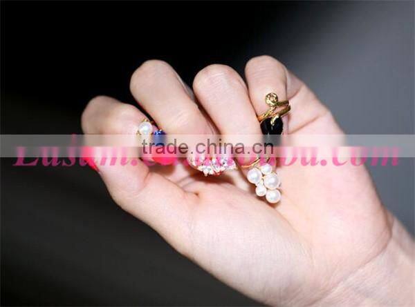Variety cute pearl gold wedding ring,latest gold finger ring designs
