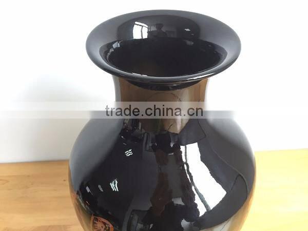 Elegant Chinese ceramic vase for home decor