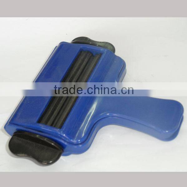 Factory supplied tube squeezer cheap price plastic toothpaste tube squeezer