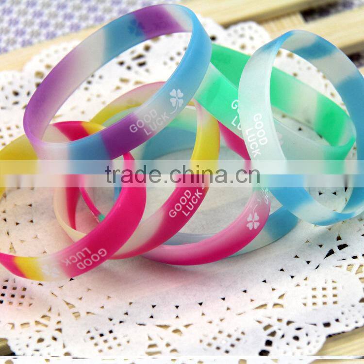 New Stylish Europe Silicone Wristband , Silicone Wristband With Custom Logo Silicone Wristband